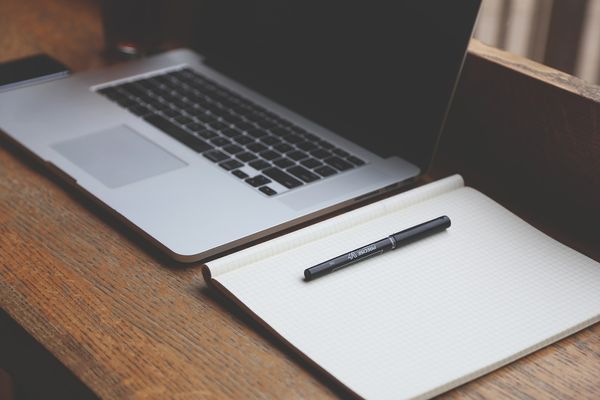 Jak efektywnie opanować język angielski za pomocą kursów online?